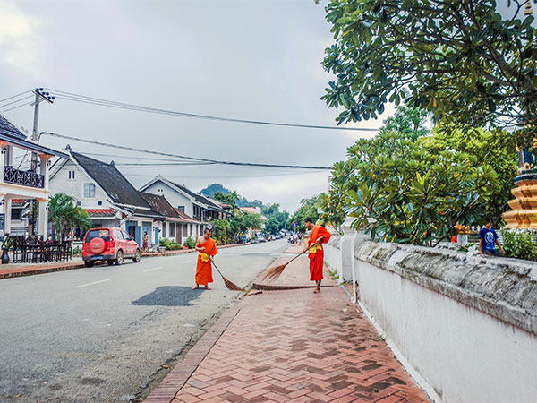 8 Days Laos Highlights Tour